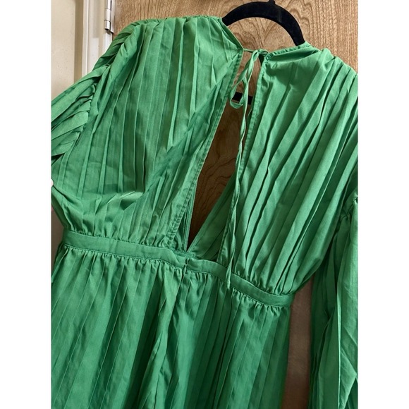 Pretty Little Thing Women Romper Playsuit Green Pleated Plunge Long Sleeve UK 12 - Picture 8 of 12